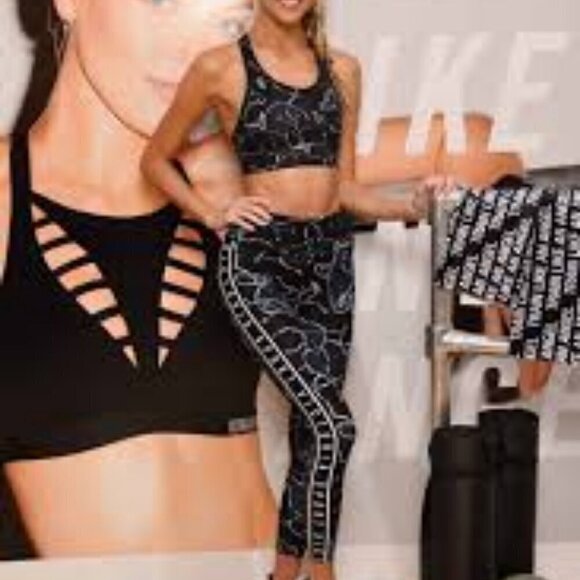 Victoria's Secret  Marta Hunt Black  Sport Bra Size 32B - Picture 2 of 6